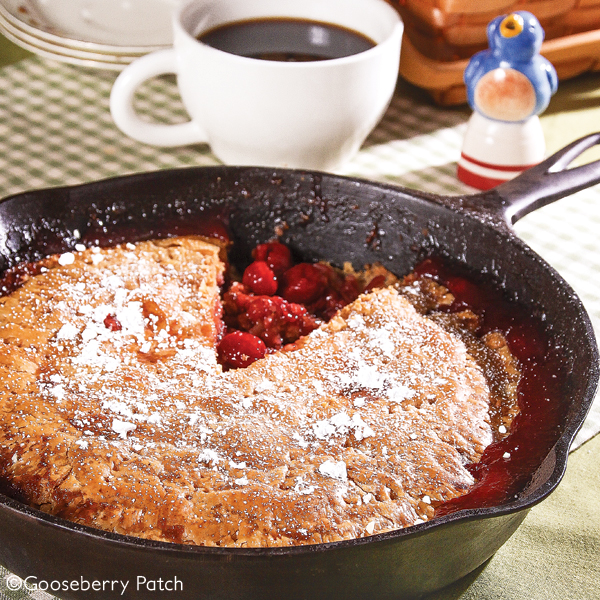 KUHA Pie Pan - 9” Cast Iron Skillet for Baking Apple, Pumpkin, Cherry Pies  - with Silicone Trivet